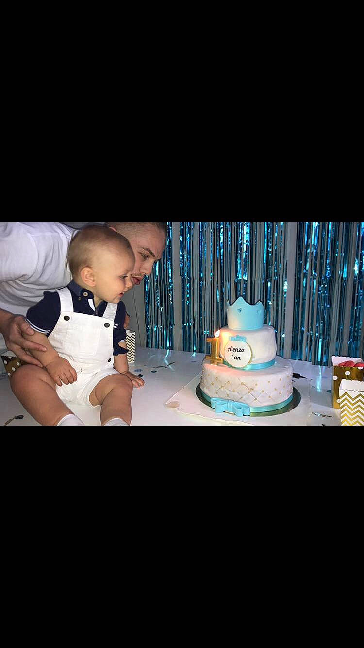 Alenzo participe au concours pour gagner de l'argent avec cette photo : baked_goods, baking, birthday, birthday_cake, buttercream, cake, cake_decorating, child, dessert, fondant, food, icing, party, person, photography, sugar_paste, sweetness, toddler