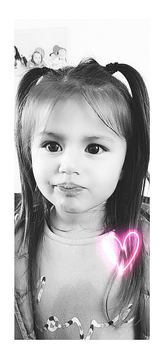 Lianna participe au concours pour gagner de l'argent avec cette photo : bangs, beauty, black_and_white, black_hair, cheek, eyebrow, eyelash, flash_photography, happy, iris, jaw, lip, monochrome, monochrome_photography, no_expression, organ, person, photograph, style, toddler