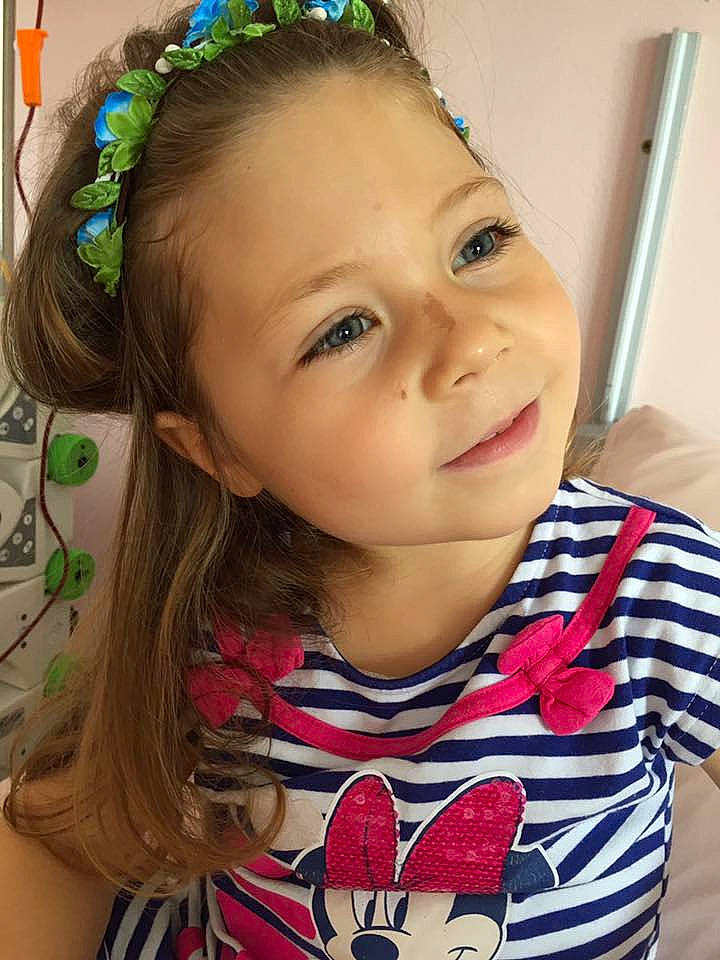 Anne Marie participe au concours pour gagner de l'argent avec cette photo : cheek, child, child_model, chin, day, ear, eye, eyebrow, face, forehead, girl, hair, hair_accessory, hairstyle, head, headgear, mouth, nose, person, skin