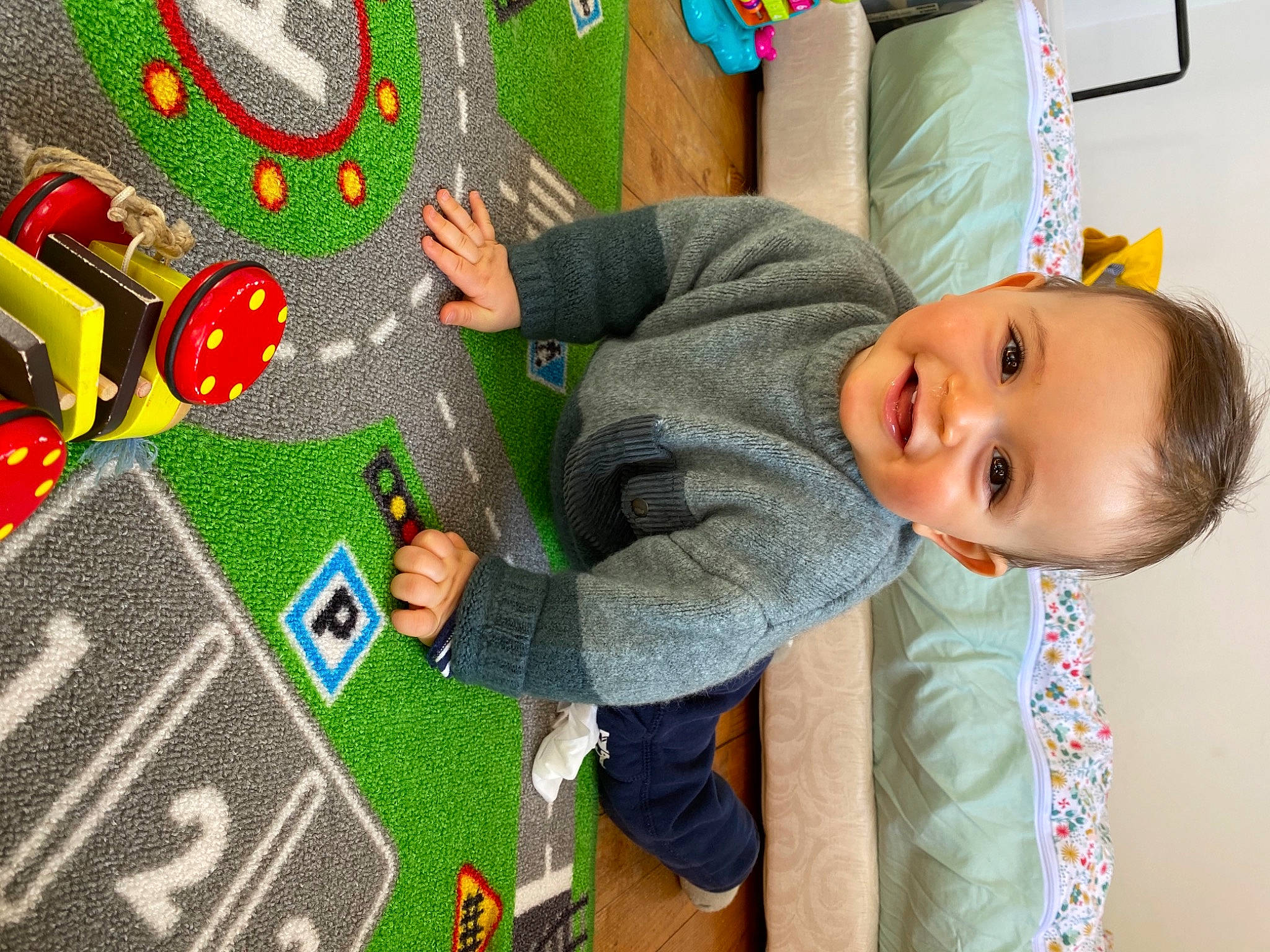 Marius participe au concours pour gagner de l'argent avec cette photo : art, baby, baby_playing_with_toys, baby_products, baby_toddler_clothing, baby_toys, child, fun, green, joy, leisure, pattern, person, play, product, room, smile, textile, toddler, toy