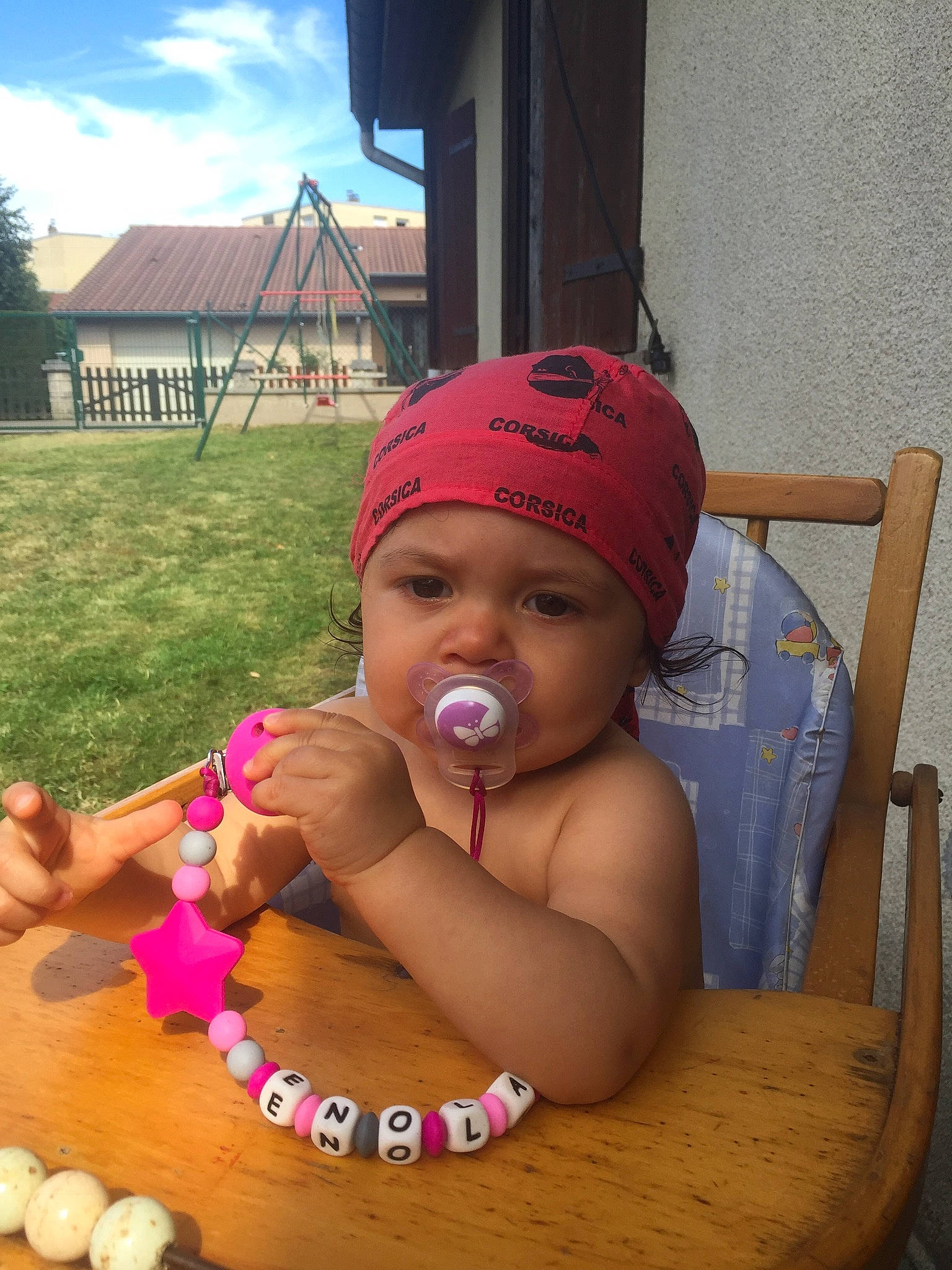 Enola participe au concours pour gagner de l'argent avec cette photo : cap, cheek, child, day, fun, girl, hair_accessory, happiness, head, headgear, headwear, infant, joy, mouth, person, pink, play, product, skin, smile