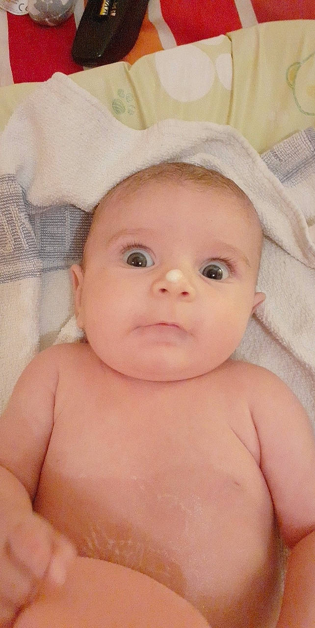 Pablo participe au concours pour gagner de l'argent avec cette photo : baby, baby_making_funny_faces, cheek, child, chin, close_up, eye, eyebrow, face, forehead, head, iris, lip, mouth, nose, person, skin, toddler