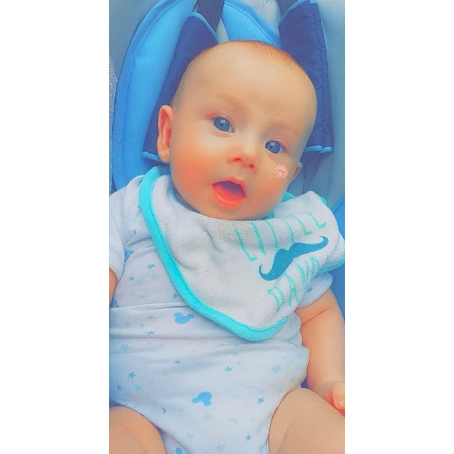 Nalon participe au concours pour gagner de l'argent avec cette photo : baby, baby_products, baby_toddler_clothing, blue, cheek, child, ear, eye, face, head, lip, nose, person, product, skin, smile, surprise, toddler, turquoise