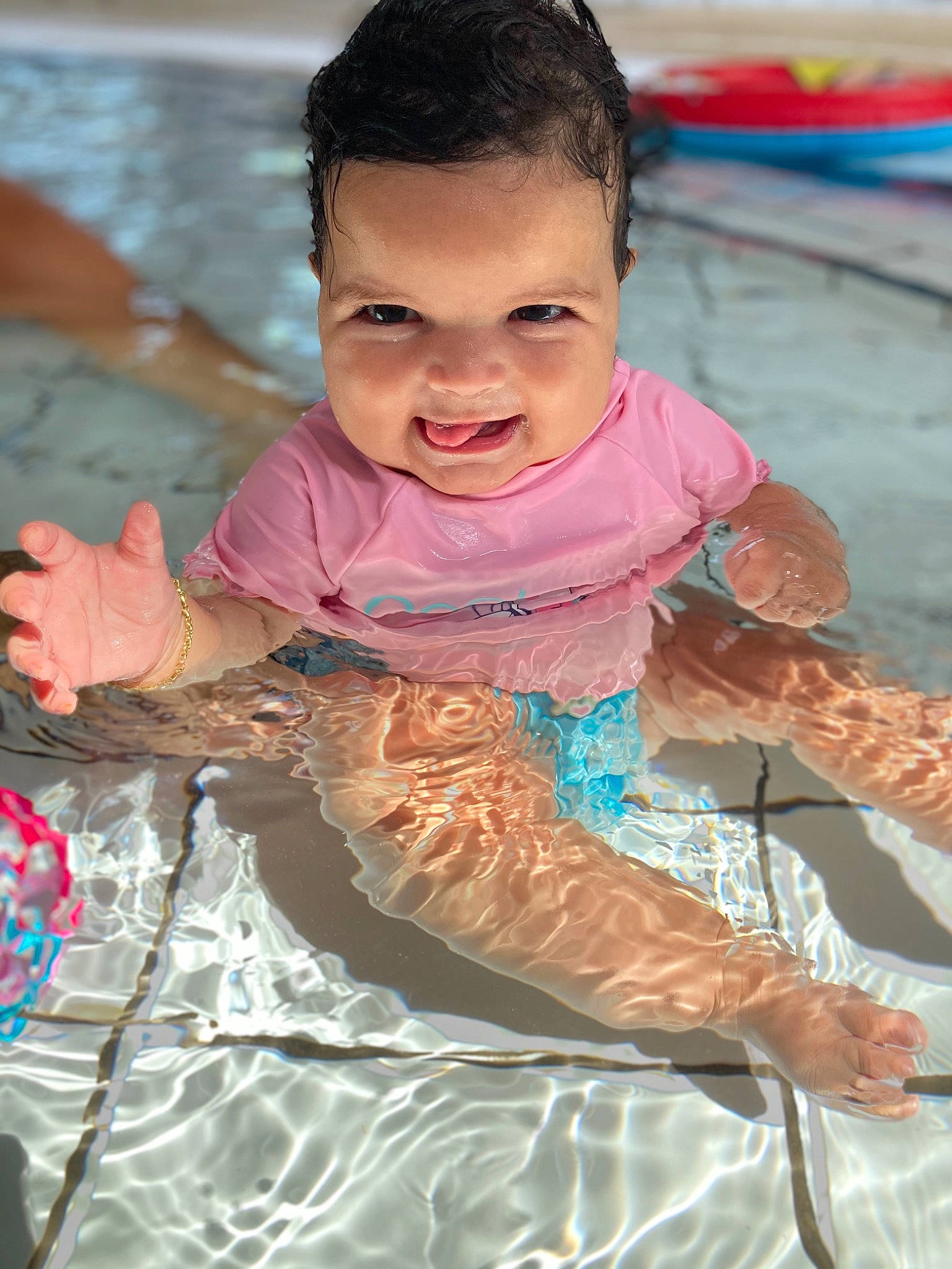 Inaya participe au concours pour gagner de l'argent avec cette photo : adaptation, baby, child, fawn, fun, leisure, person, pink, play, skin, smile, toddler