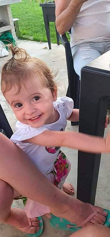 Calie participe au concours pour gagner de l'argent avec cette photo : baby, cheek, finger, fun, gesture, grass, green, hairstyle, hand, happy, head, joy, leisure, person, pink, product, shoulder, skin, smile, thumb