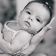 Yvana participe au concours pour gagner de l'argent avec cette photo : baby, infant, black_and_white, portrait, face, arm, tattoo, bracelet, hand, skin, expression, closeup, newborn, person, clothing, sleeveless, cute, soft, gentle, love