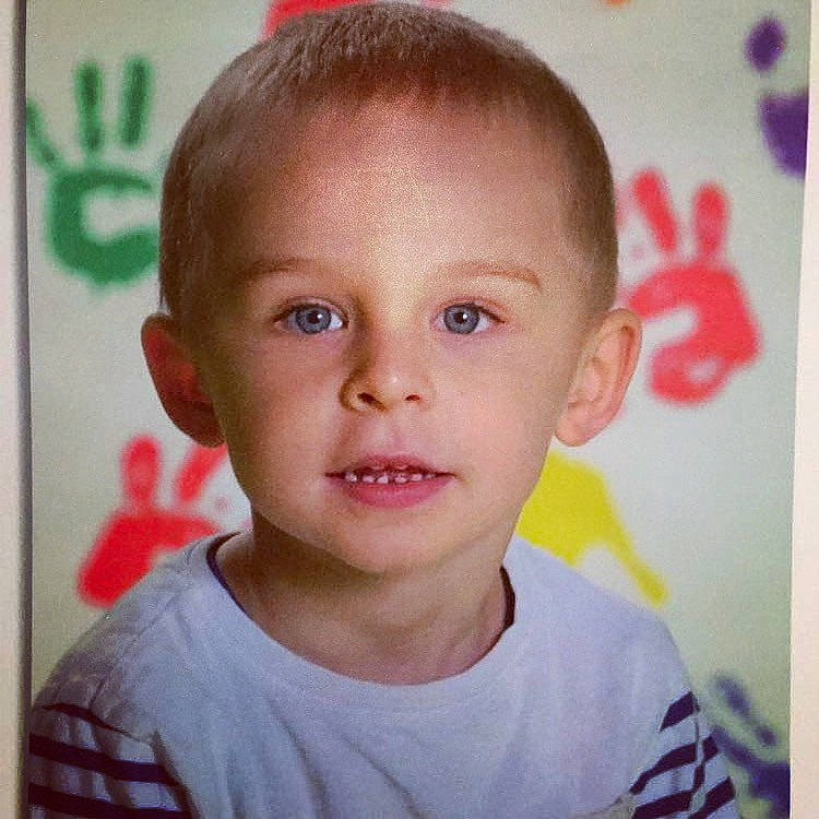 Ugo a rejoint le concours — aidez-le/la à gagner de superbes lots ! boy, cheek, child, chin, ear, eye, eyebrow, face, forehead, hair, hairstyle, head, human_hair_color, infant, lip, nose, person, skin, smile, toddler