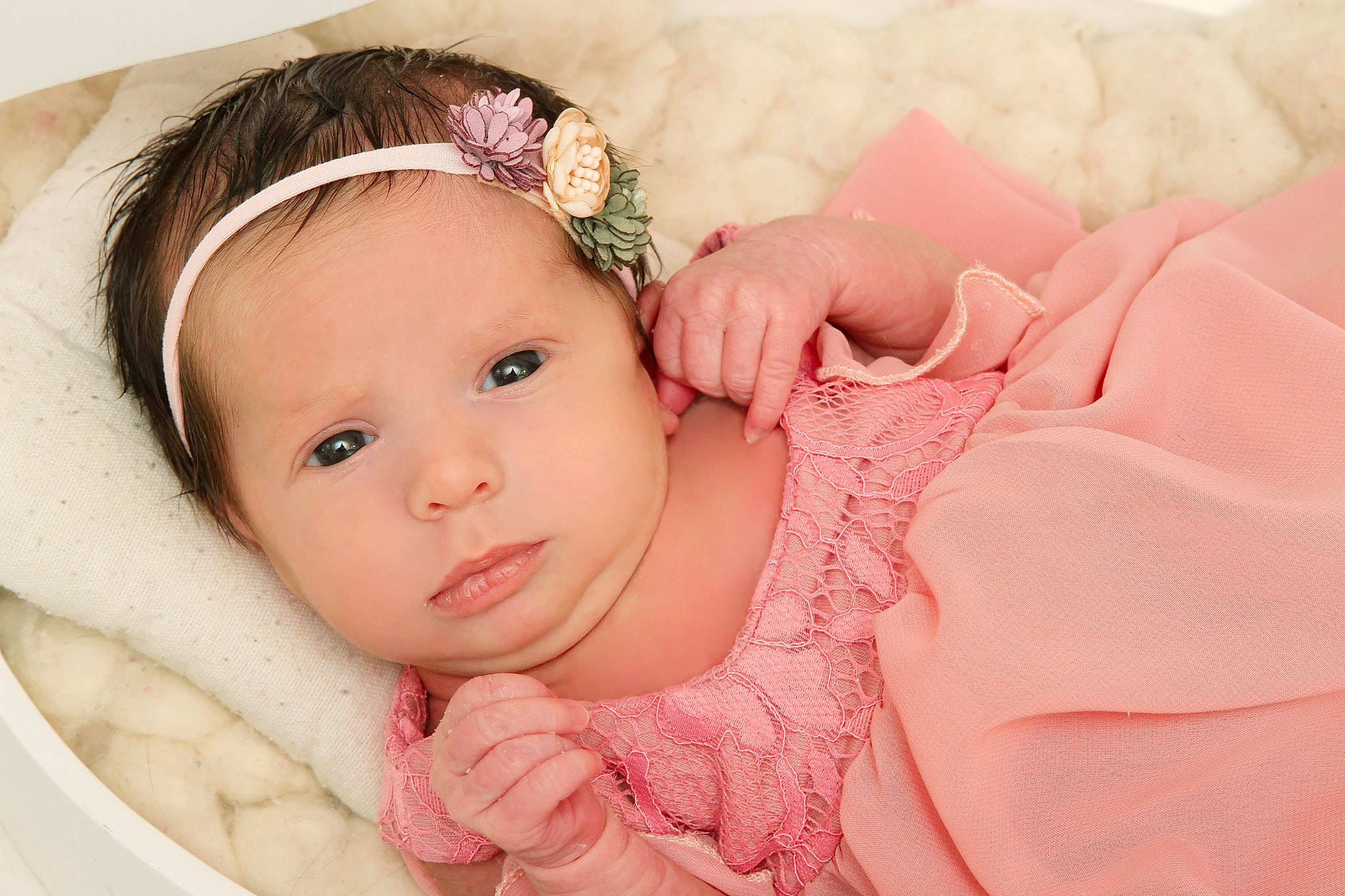 Lilou participe au concours pour gagner de l'argent avec cette photo : baby, baby_toddler_clothing, cheek, child, comfort, eyebrow, eyelash, finger, flash_photography, hand, happy, headgear, headpiece, iris, lip, person, pink, skin, smile, textile
