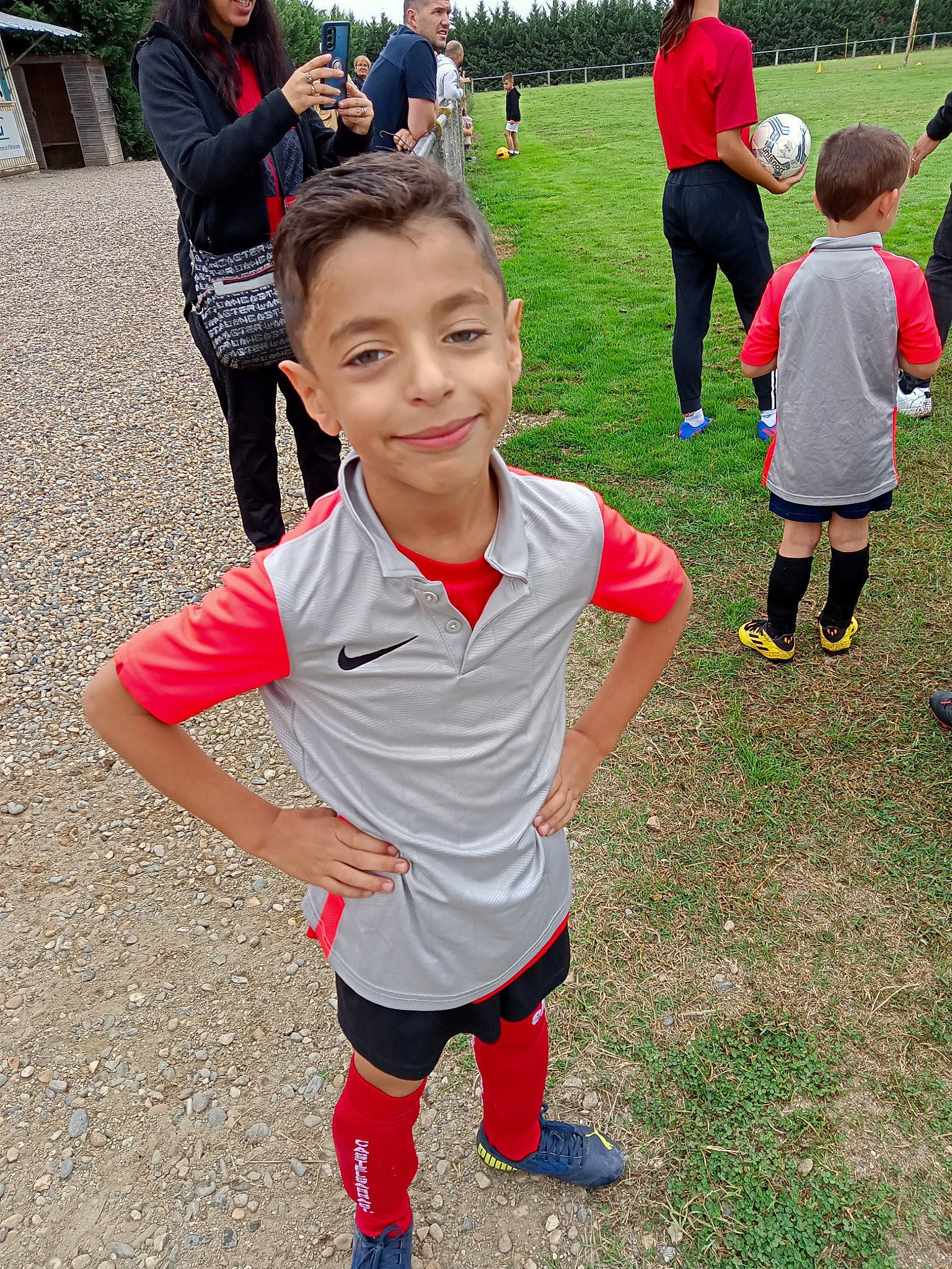 Adam a rejoint le concours — aidez-le/la à gagner de superbes lots ! child, competition_event, event, fun, gesture, grass, happy, joy, leg, leisure, people_in_nature, person, player, recreation, red, shoe, shorts, smile, sneakers, t_shirt