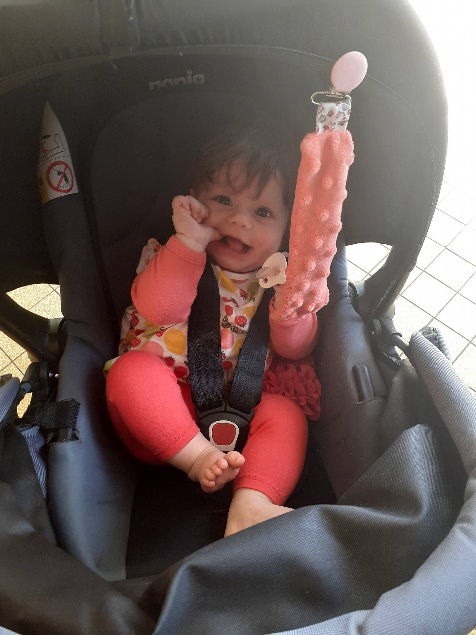 Nola participe au concours pour gagner de l'argent avec cette photo : auto_part, baby, baby_in_car_seat, car, car_seat, car_seat_cover, child, comfort, family_car, finger, leg, luxury_vehicle, person, photography, product, seat_belt, sitting, toddler, vehicle