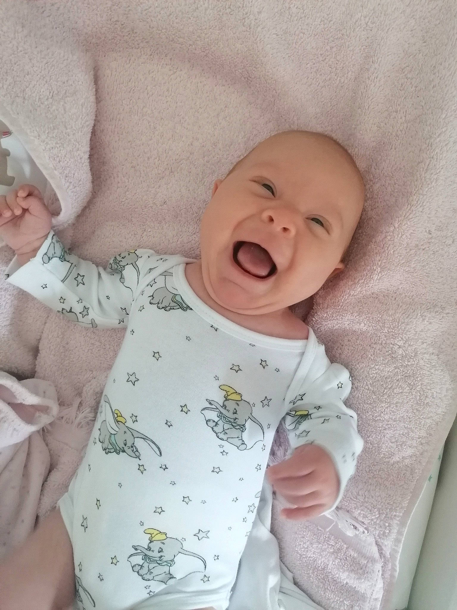 Louna participe au concours pour gagner de l'argent avec cette photo : baby, baby_products, baby_sleeping, baby_toddler_clothing, cheek, child, collar, comfort, eye, happy, head, human_body, linens, nose, person, product, skin, sleeve, smile, textile