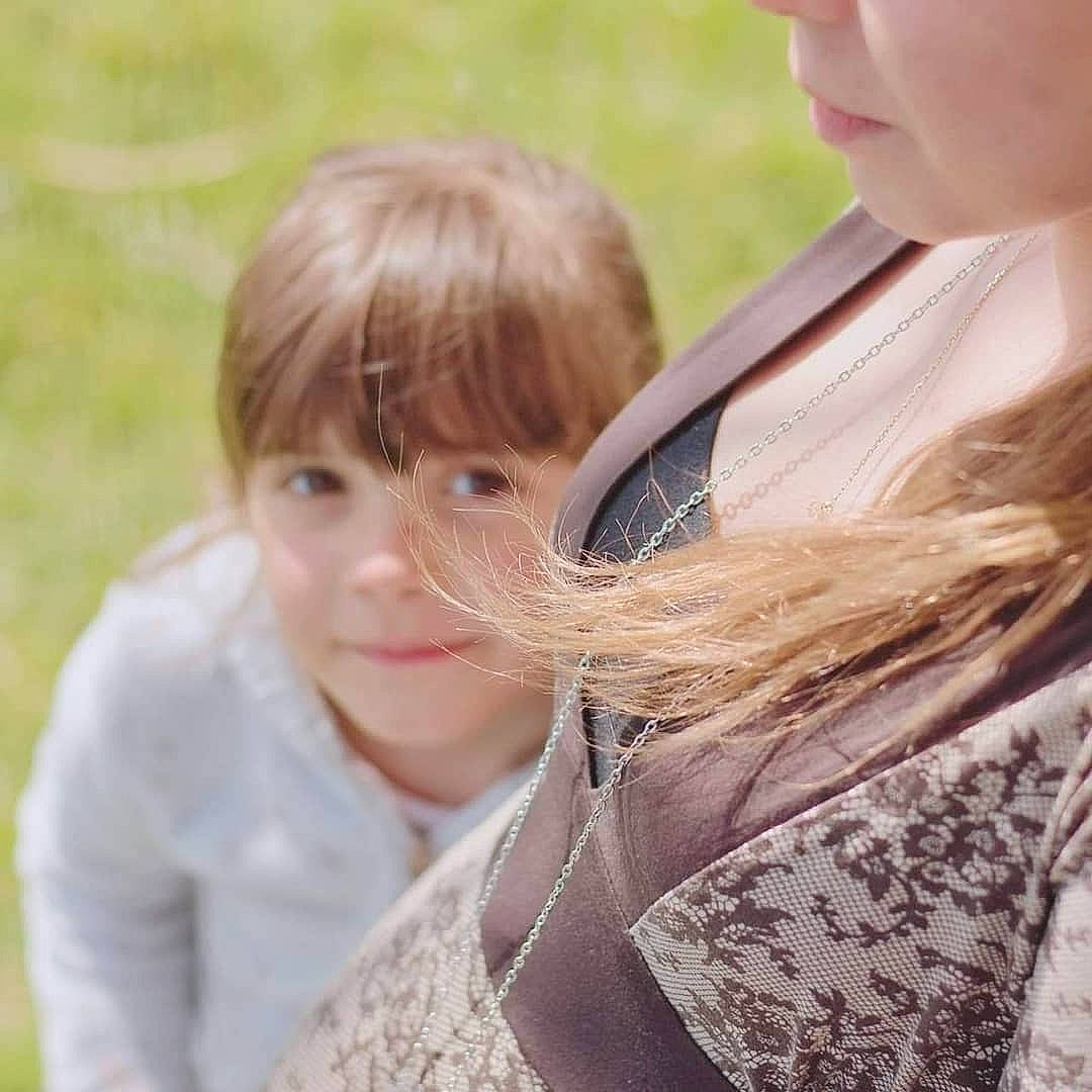 Thanya participe au concours pour gagner de l'argent avec cette photo : bangs, blond, brown_hair, child, event, fun, gesture, grass, hairstyle, happy, hug, jewellery, lip, love, pattern, people_in_nature, person, portrait_photography, sitting, skin