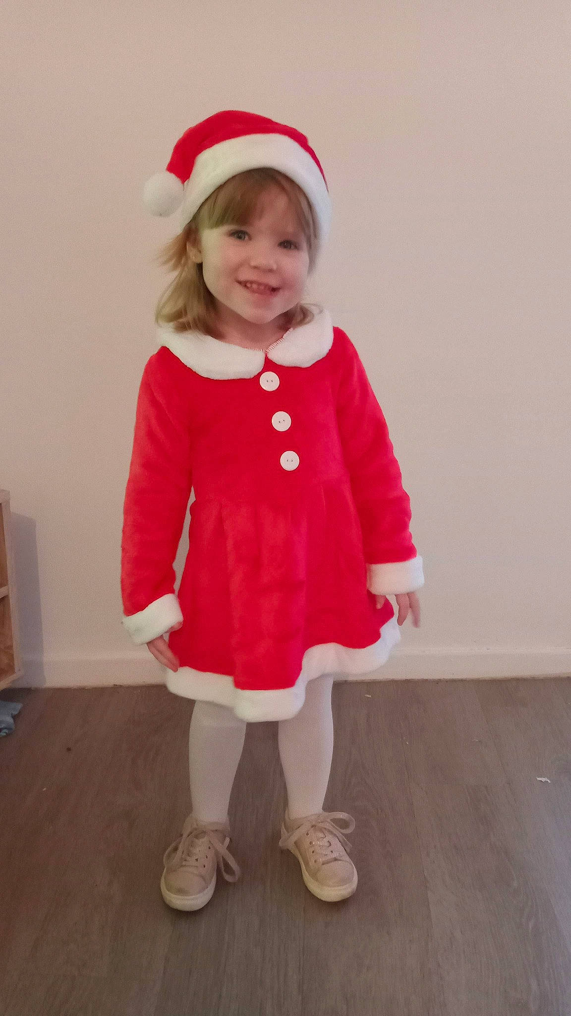 Louana a rejoint le concours — aidez-le/la à gagner de superbes lots ! baby_toddler_clothing, child, collar, dress, event, fashion_accessory, fur, happy, hat, human_leg, jacket, joy, knee, magenta, outerwear, pattern, person, shoe, sleeve, smile