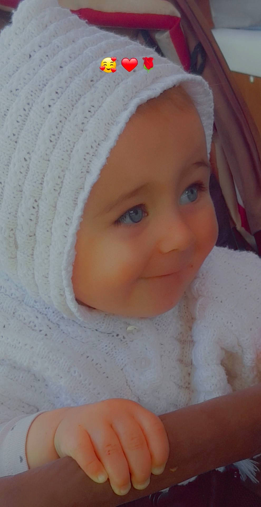 Ilyana participe au concours pour gagner de l'argent avec cette photo : baby, baby_toddler_clothing, cap, cheek, child, chin, eye, eyebrow, eyelash, fashion_accessory, headgear, headwear, knit_cap, linens, lip, nose, person, pink, skin, textile