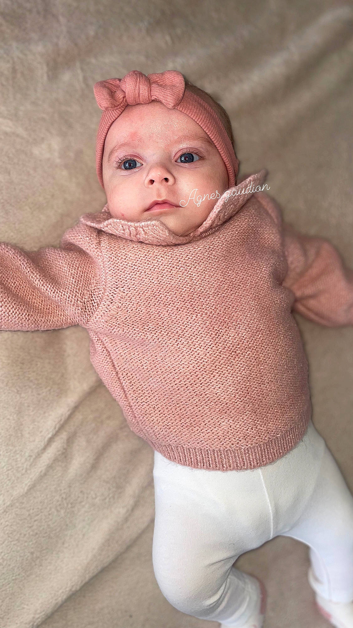 émy a rejoint le concours — aidez-le/la à gagner de superbes lots ! baby, baby_toddler_clothing, cheek, child, comfort, doll, eyelash, headwear, human_body, iris, outerwear, pattern, person, pink, sleeve, textile, toddler, toy, trunk, waist