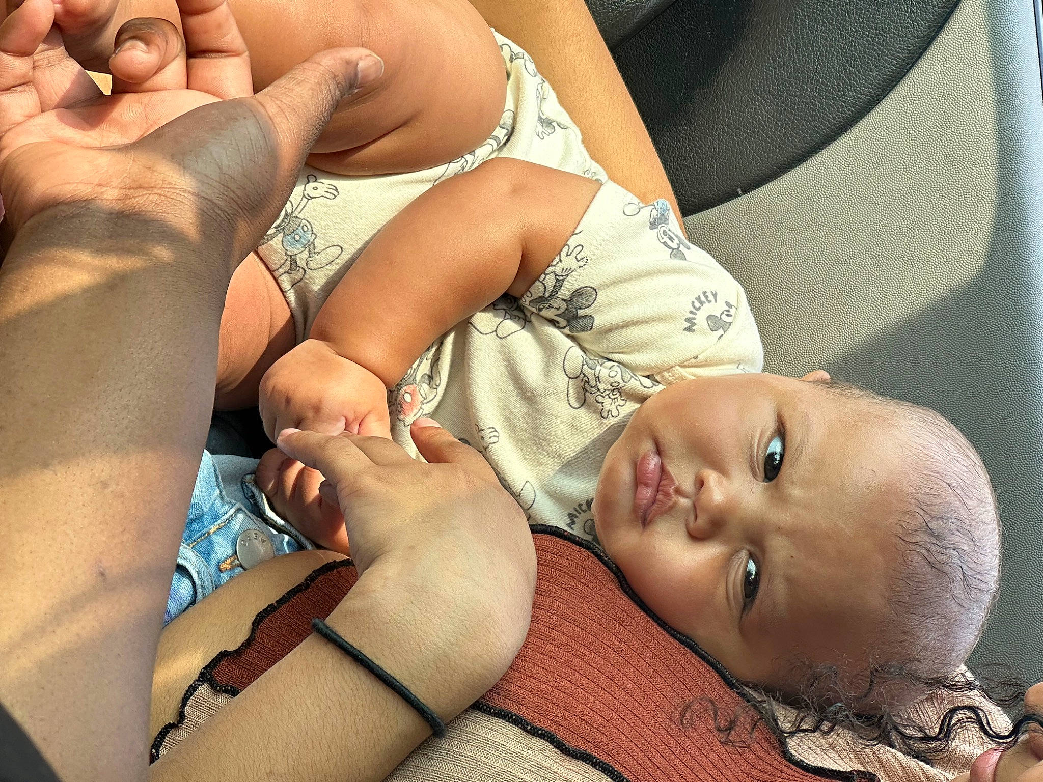 Kenai is registered to the contest to win money with this photo: arm, baby, child, comfort, finger, gesture, hand, happy, human_body, human_leg, joint, knee, leg, muscle, nail, person, skin, thigh, thumb, toddler