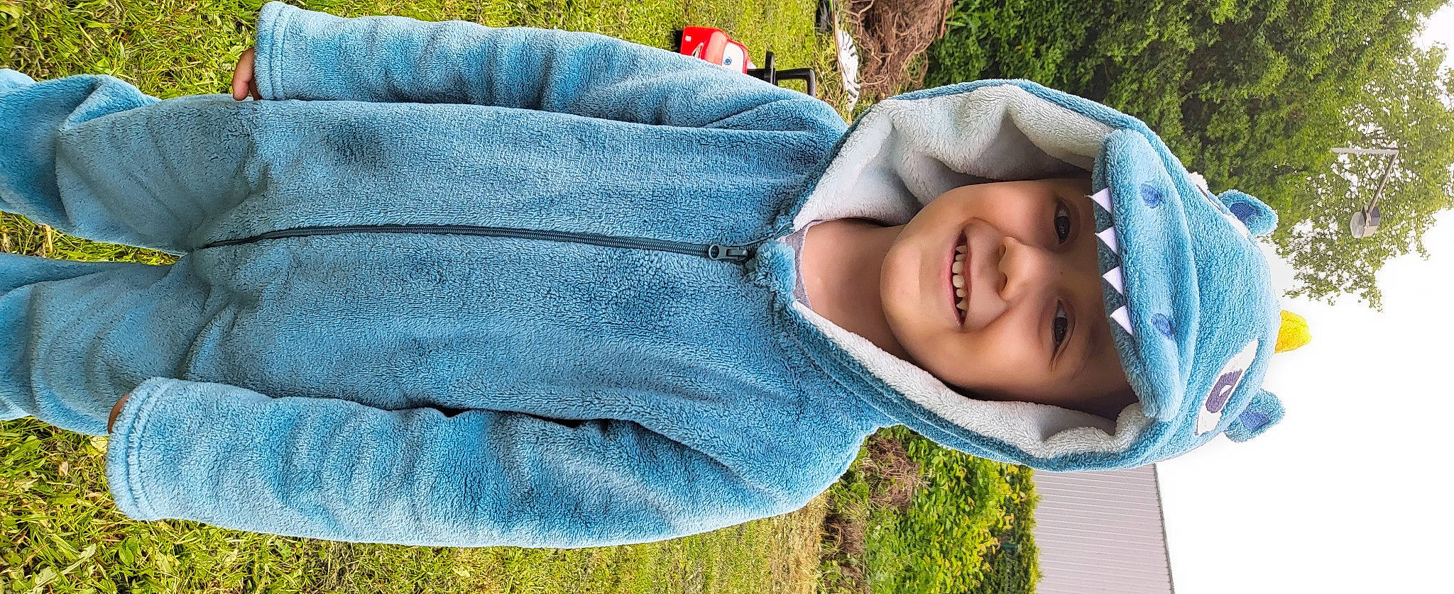 Sofyen a rejoint le concours — aidez-le/la à gagner de superbes lots ! azure, baby, child, comfort, denim, electric_blue, grass, happy, headwear, jeans, joy, leisure, linens, outerwear, people_in_nature, person, plant, sleeve, smile, textile