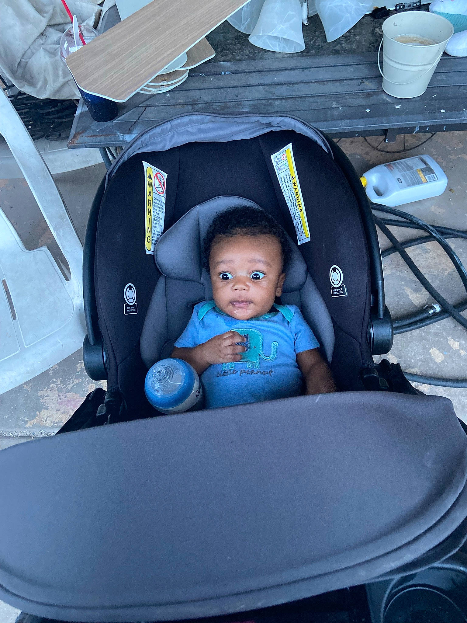 Khai is registered to the contest to win money with this photo: auto_part, automotive_design, baby, baby_carriage, baby_products, baby_safety, baby_toddler_clothing, bag, car_seat, child, comfort, electric_blue, fun, luggage_and_bags, motor_vehicle, person, personal_luxury_car, sitting, toddler, travel