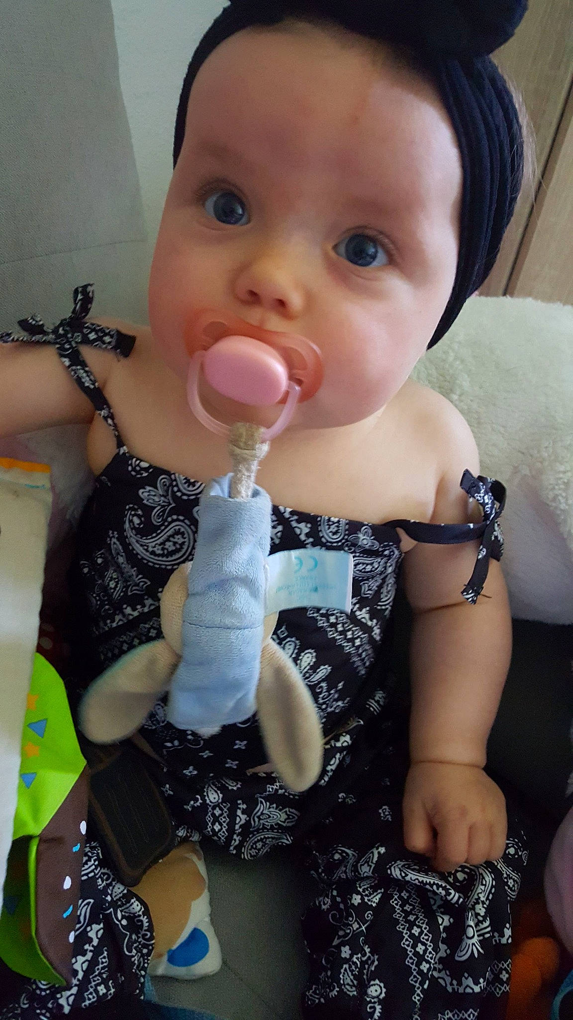 Shanna a rejoint le concours — aidez-le/la à gagner de superbes lots ! baby, baby_toddler_clothing, cheek, child, eyelash, fashion_accessory, finger, food, happy, jewellery, lip, nail, neck, pattern, person, skin, sleeve, sweetness, thigh, thumb