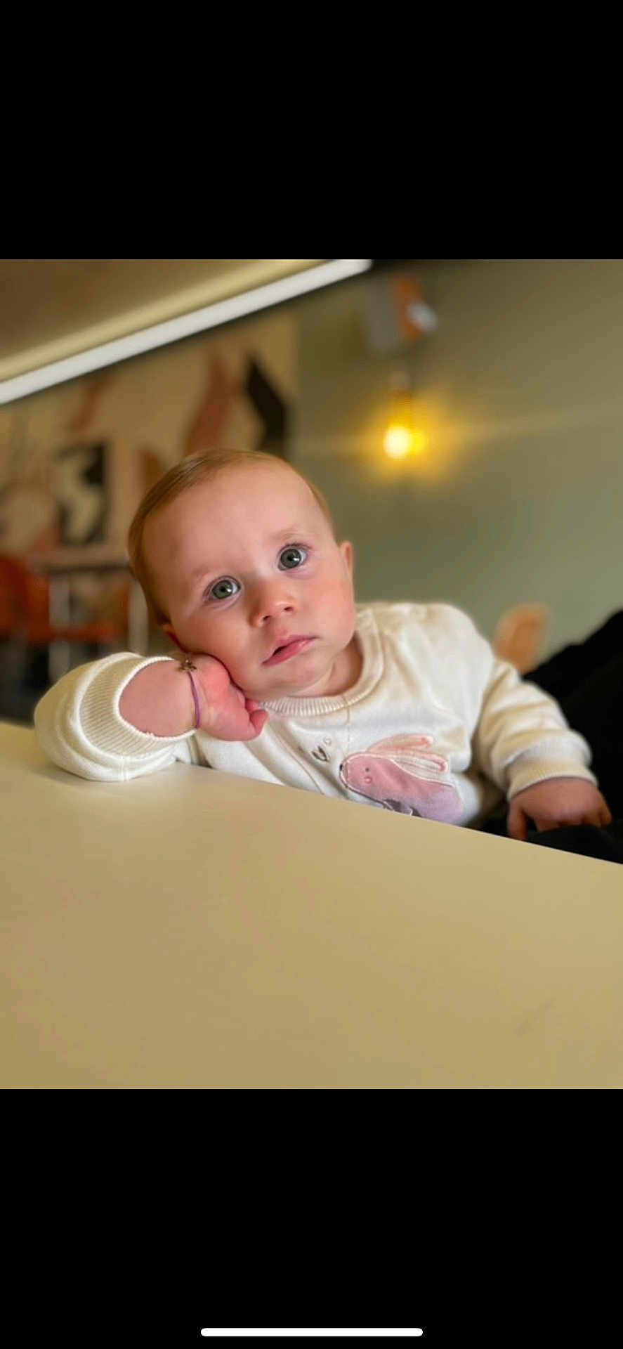 Selena participe au concours pour gagner de l'argent avec cette photo : architecture, baby, beverage, bodypart, building, couch, face, finger, furniture, hand, happy, head, hospital, indoors, milk, newborn, person, photography, portrait, sitting