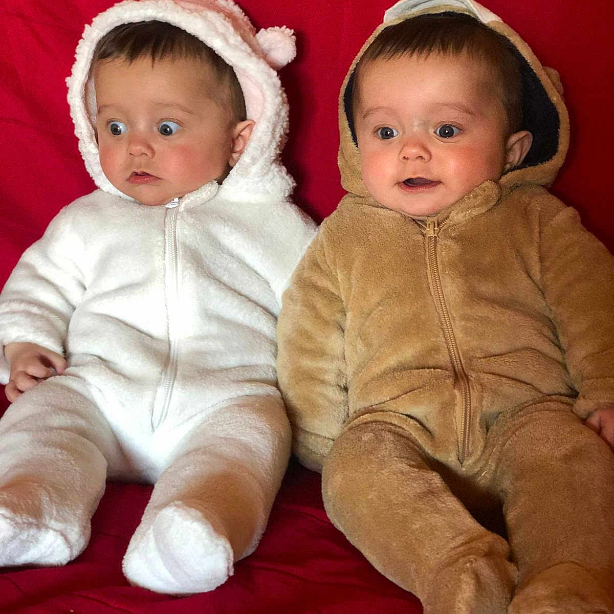 Roméo Et Marin a rejoint le concours — aidez-le/la à gagner de superbes lots ! baby, bonnet, cap, clothing, coat, costume, couch, face, hat, head, hood, hoodie, jacket, knitwear, pants, person, photography, portrait, sweater, sweatshirt