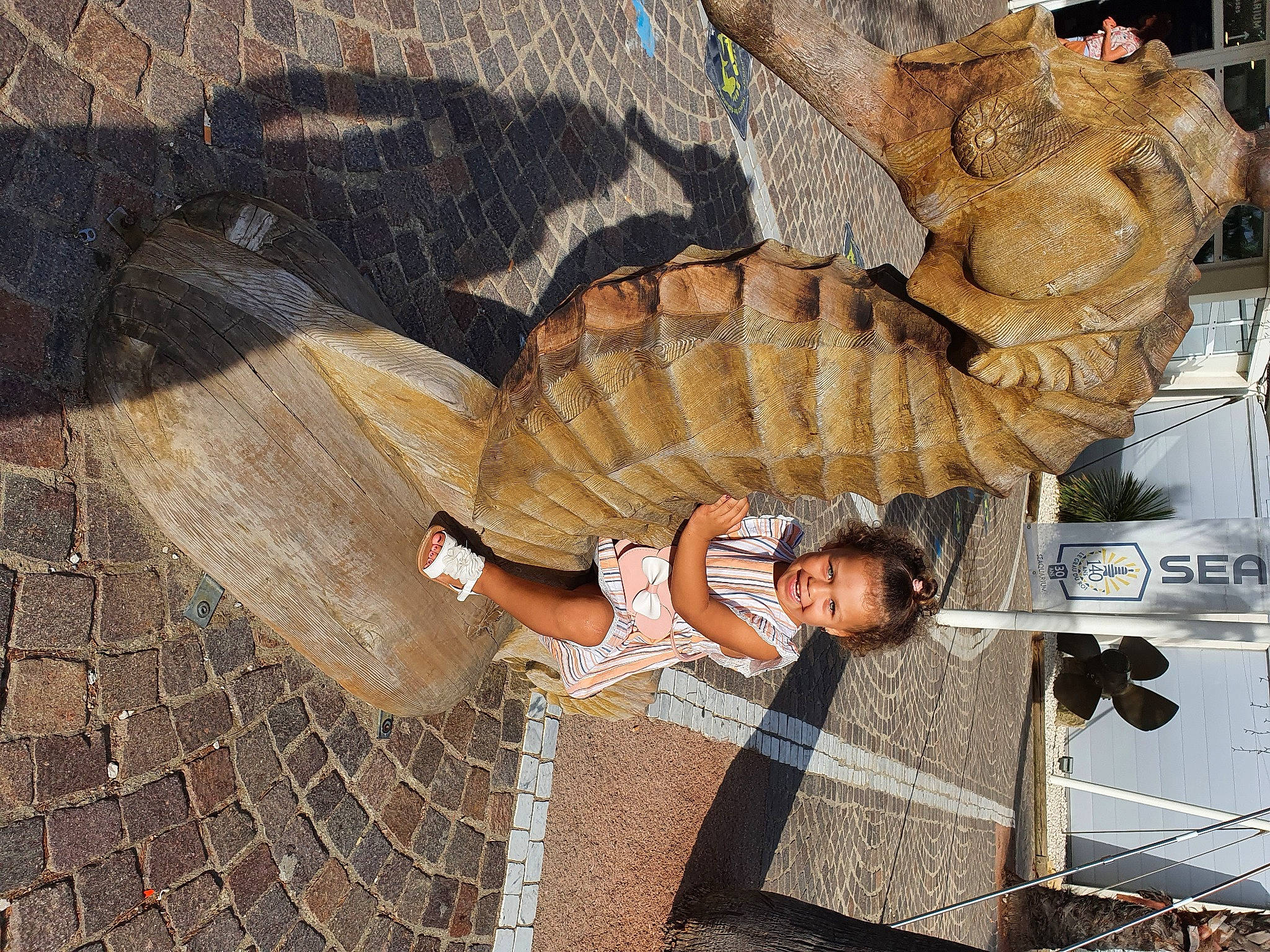 Helya participe au concours pour gagner de l'argent avec cette photo : art, joy, person