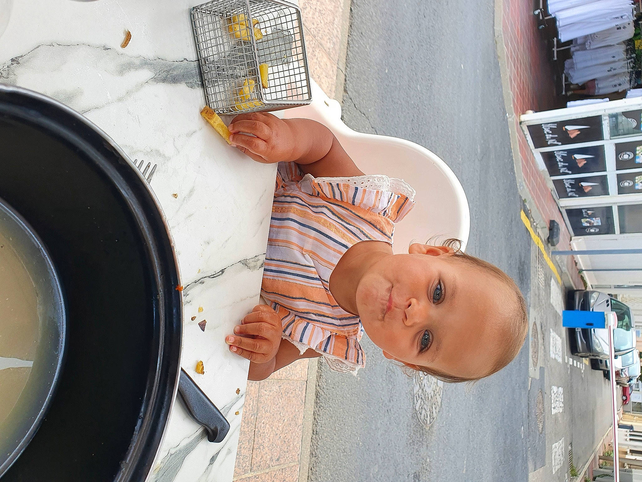 Nalhya participe au concours pour gagner de l'argent avec cette photo : baby, child, person, toddler, vacation, water