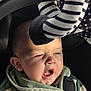 Matias a rejoint le concours — aidez-le/la à gagner de superbes lots ! baby, infant, face, expression, yawning, clothing, striped_toy, car_seat, closeup, child, cute, indoors, soft_light, black_and_white, green_clothing, person, head, mouth_open, sleepy, baby_toy