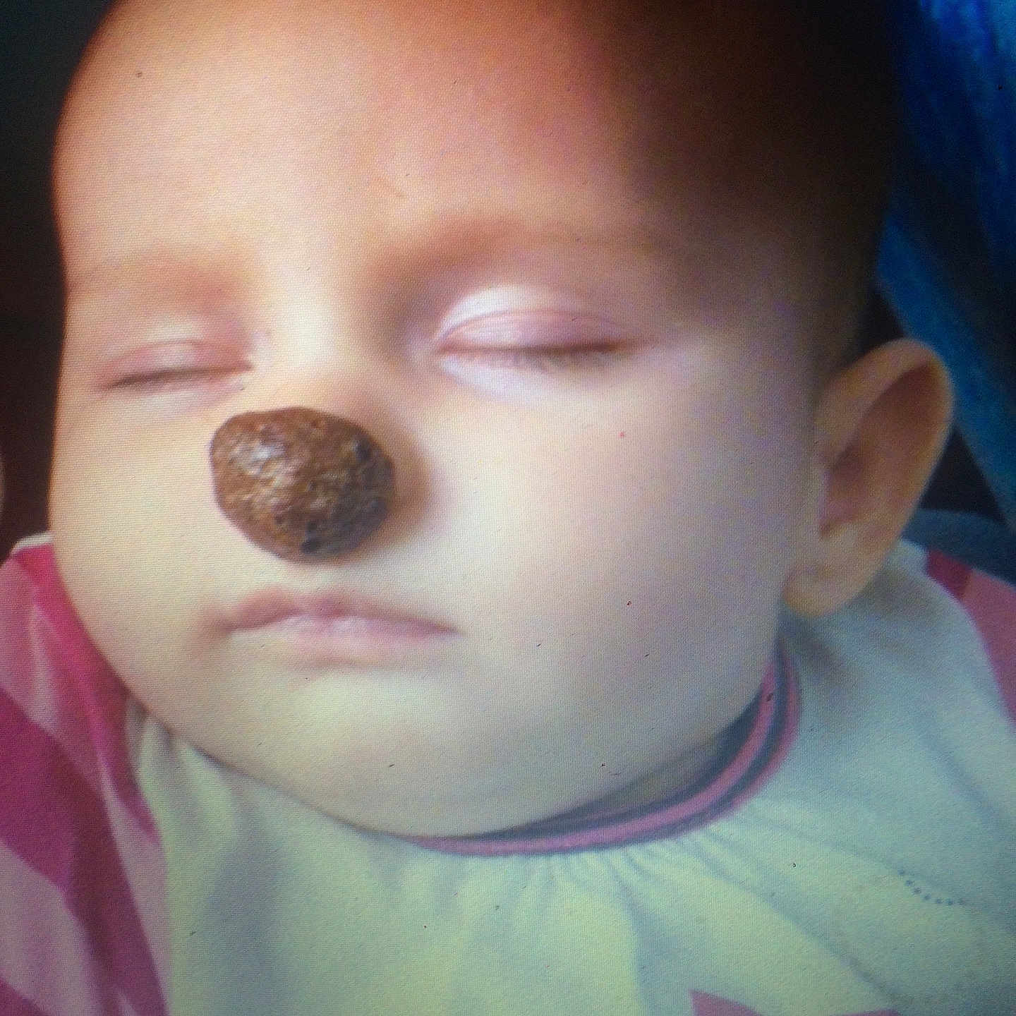 Flora participe au concours pour gagner de l'argent avec cette photo : baby, balancing, bib, brown_snack, cheek, closed_eyes, closeup, clothing, cute, ear, face, forehead, indoor, infant, mouth, nose, peaceful, portrait, sleeping, soft_lighting