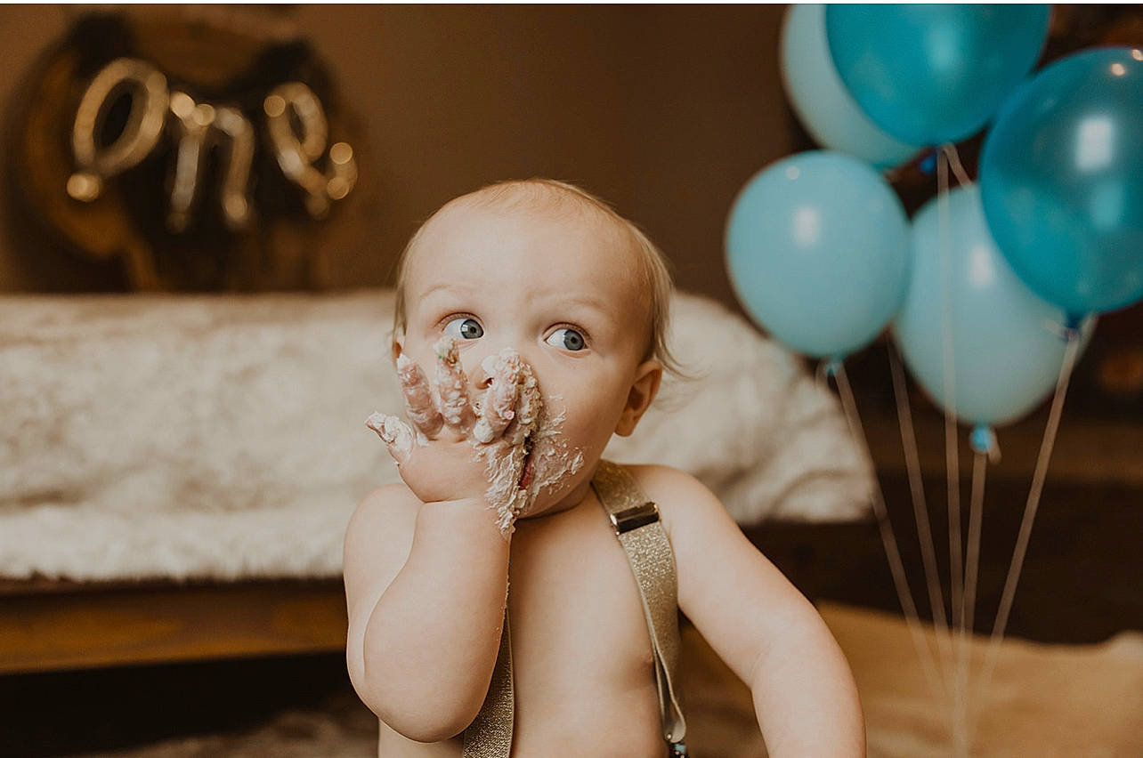 Lawson is registered to the contest to win money with this photo: arm, baby, balloon, beauty, child, design, event, flash_photography, fun, gesture, happy, head, jewellery, nail, organ, party_supply, person, photograph, sitting, toddler