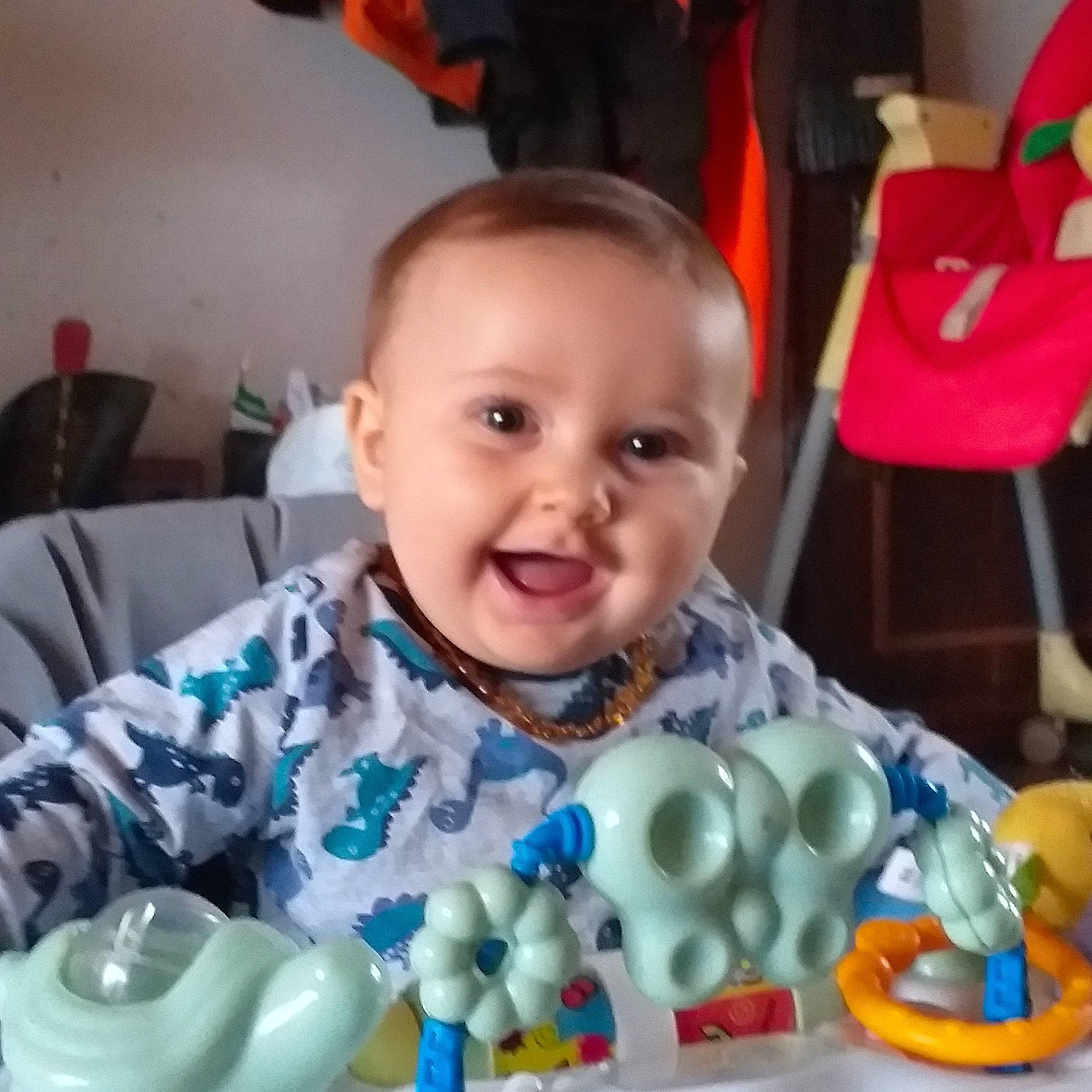 Lyo a rejoint le concours — aidez-le/la à gagner de superbes lots ! baby, cheek, child, fun, head, person, play, smile, toddler