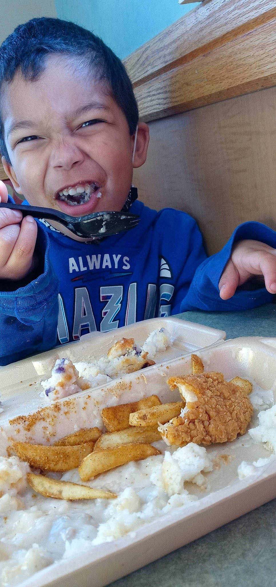 Jalen is registered to the contest to win money with this photo: chair, comfort_food, cuisine, deep_frying, dish, fast_food, finger_food, food, food_craving, fried_food, frying, ingredient, junk_food, person, plate, recipe, sharing, staple_food, table, tableware