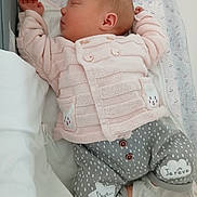 Emy a rejoint le concours — aidez-le/la à gagner de superbes lots ! baby, sleeping, newborn, pink_sweater, gray_pants, polka_dots, soft_blanket, cute, cozy, infant, peaceful, child, portrait, clothing, lying_down, indoors, sleep, head, face, small_hands