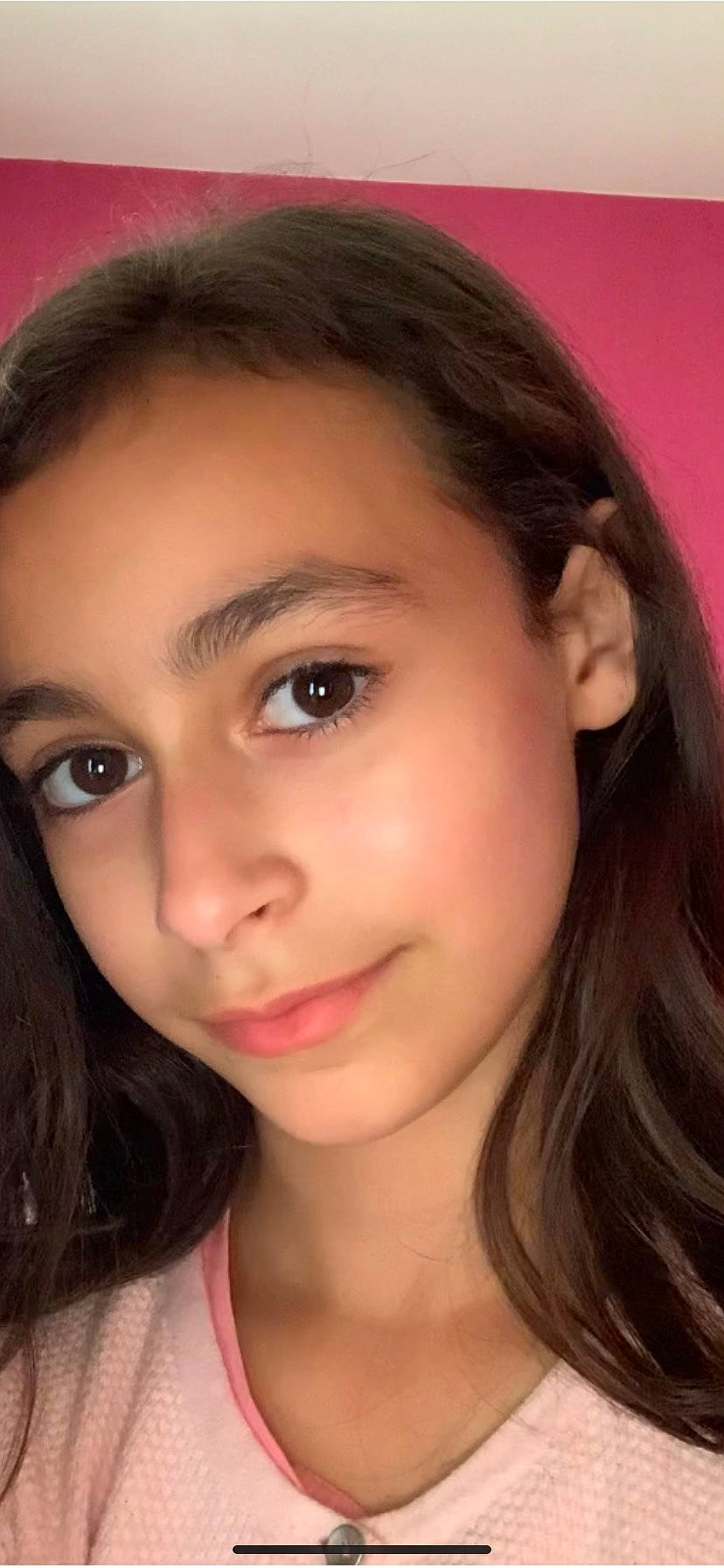 Meriem a rejoint le concours — aidez-le/la à gagner de superbes lots ! beauty, black_hair, cheek, chin, ear, eyebrow, eyelash, flash_photography, forehead, iris, jaw, joy, layered_hair, lip, long_hair, neck, nose, person, shoulder, skin