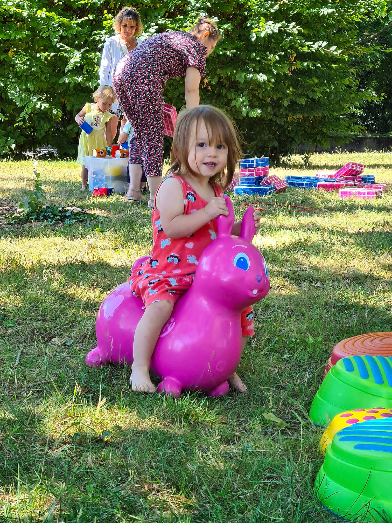 Lou participe au concours pour gagner de l'argent avec cette photo : child, event, fun, games, garden, grass, happy, lawn, leisure, magenta, people_in_nature, person, pink, plant, play, recreation, spring, summer, toddler, toy