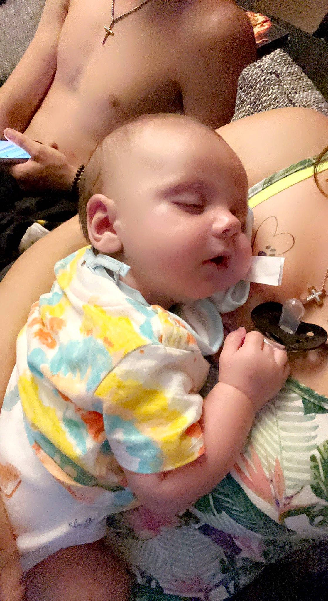 Timothée a rejoint le concours — aidez-le/la à gagner de superbes lots ! abdomen, baby, baby_products, baby_toddler_clothing, beauty, cheek, chest, child, comfort, event, fun, grass, happy, jewellery, mouth, pattern, person, sitting, skin, toddler