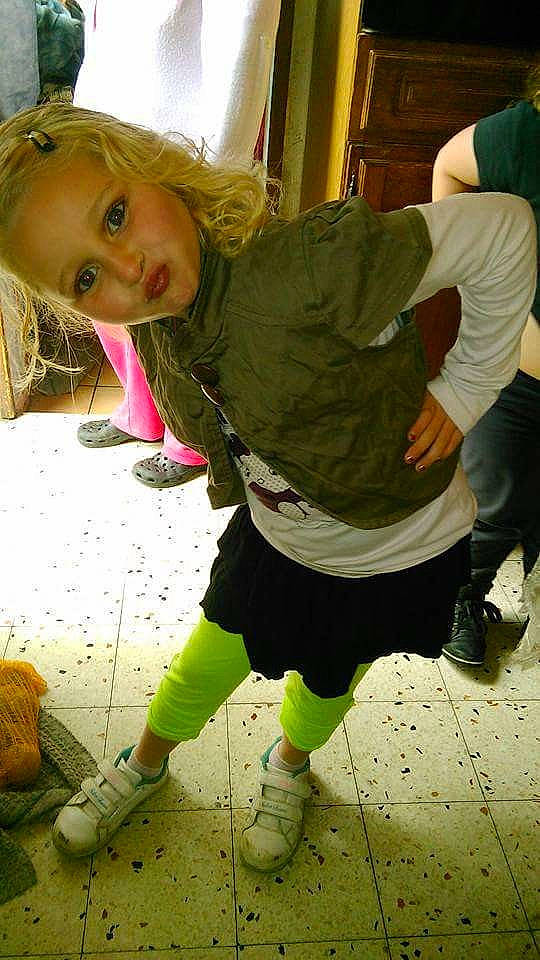 Enza a rejoint le concours — aidez-le/la à gagner de superbes lots ! child, clothing, fun, girl, green, human_behavior, person, play, toddler