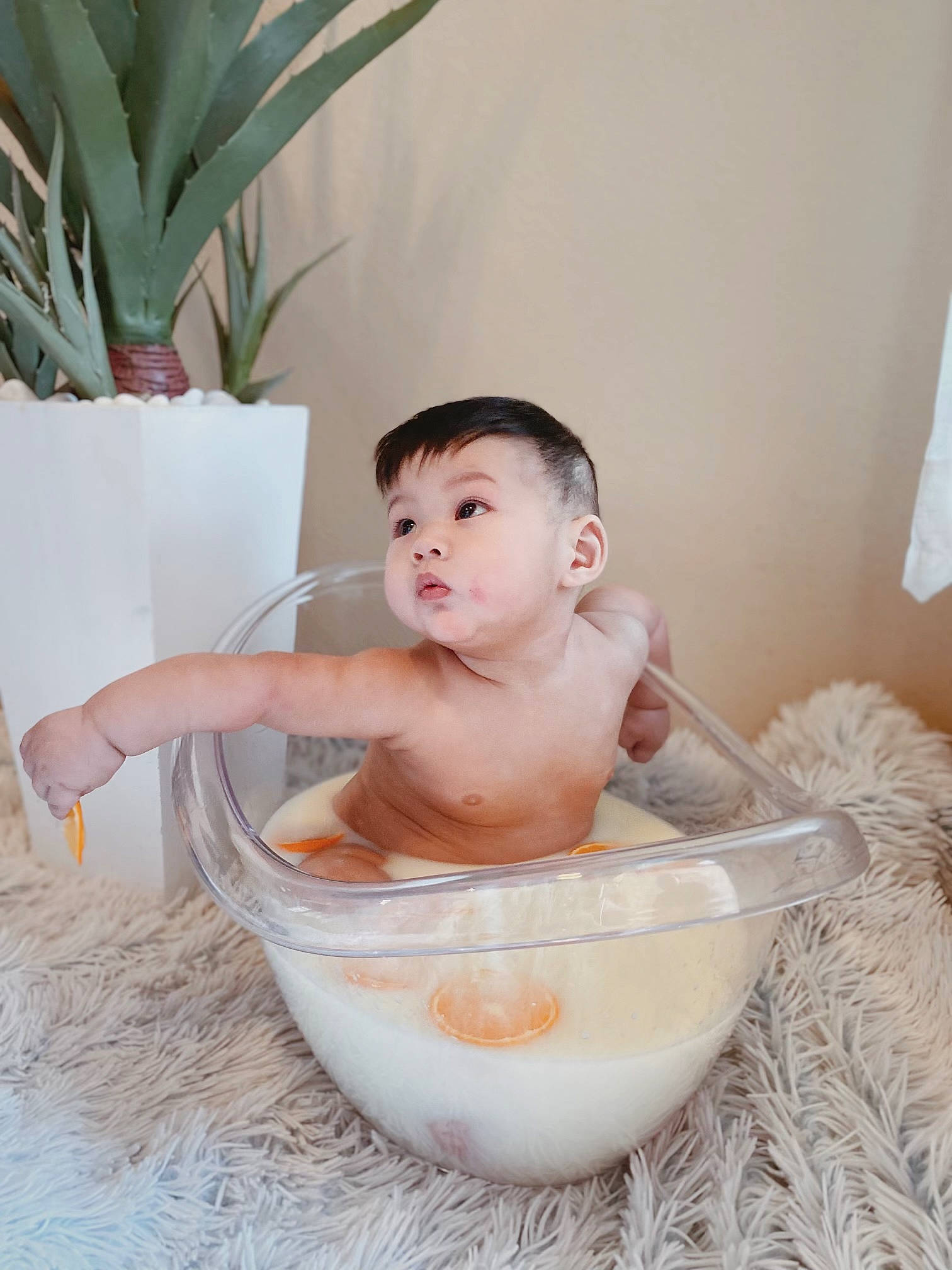 Jacobmang is registered to the contest to win money with this photo: baby, baby_bathing, baby_products, bathing, bathroom, bathtub, chest, child, flooring, fun, happy, houseplant, leisure, person, plant, plumbing, plumbing_fixture, room, sitting, toddler