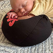 Artturo participe au concours pour gagner de l'argent avec cette photo : arm, baby, blanket, child, comfort, cozy, cushion, face, head, indoor, infant, nursery, peaceful, portrait, relaxation, resting, sleeping, soft, texture, yellow_clothing