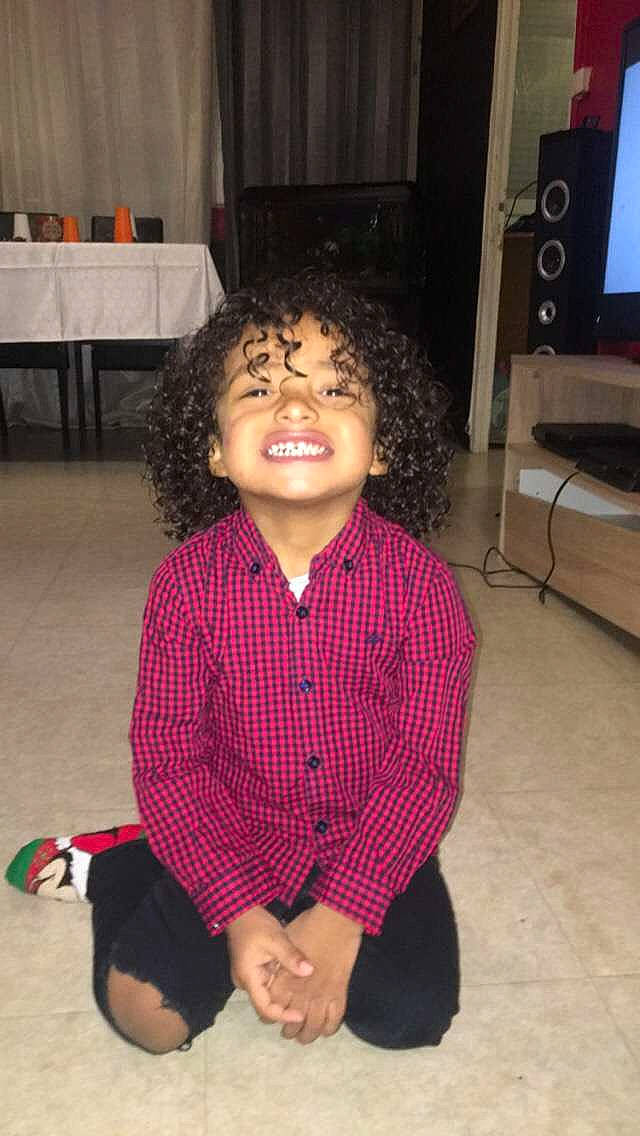 Seydina participe au concours pour gagner de l'argent avec cette photo : child, day, fun, girl, joy, outerwear, pattern, person, product, shoulder, sitting, smile, standing, textile, toddler