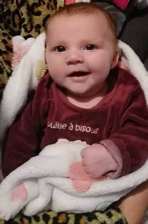 Léna a rejoint le concours — aidez-le/la à gagner de superbes lots ! baby_toddler_clothing, cheek, chin, eye, eyebrow, face, facial_expression, head, human, human_body, iris, lip, mouth, nose, organ, person, photograph, product, skin, smile