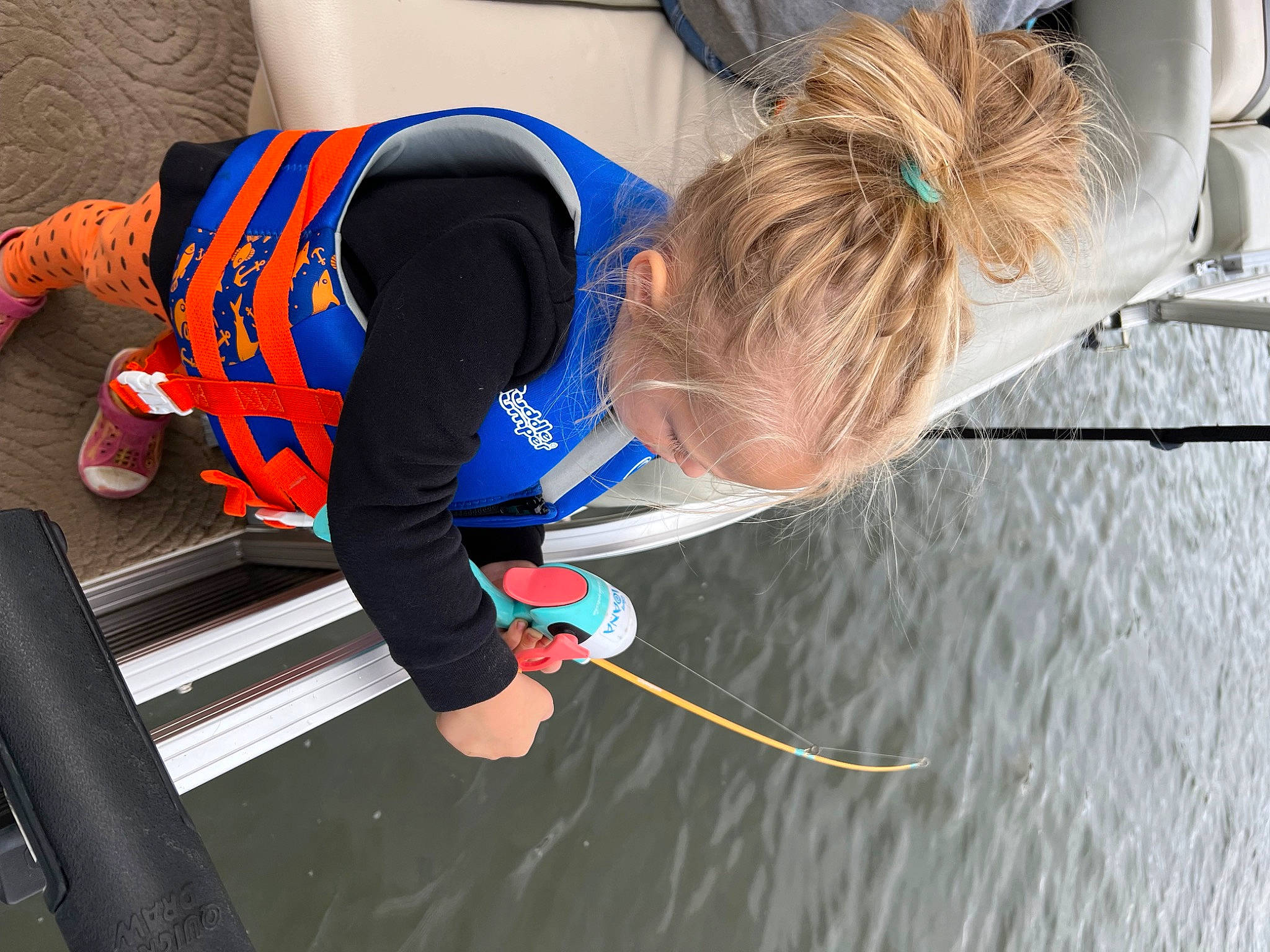 Jensyn is registered to the contest to win money with this photo: active_pants, adventure, boats_and_boating_equipment_and_supplies, elbow, electric_blue, fun, knee, lake, leisure, person, personal_protective_equipment, recreation, rope, sleeve, sportswear, t_shirt, water, water_transportation, wire