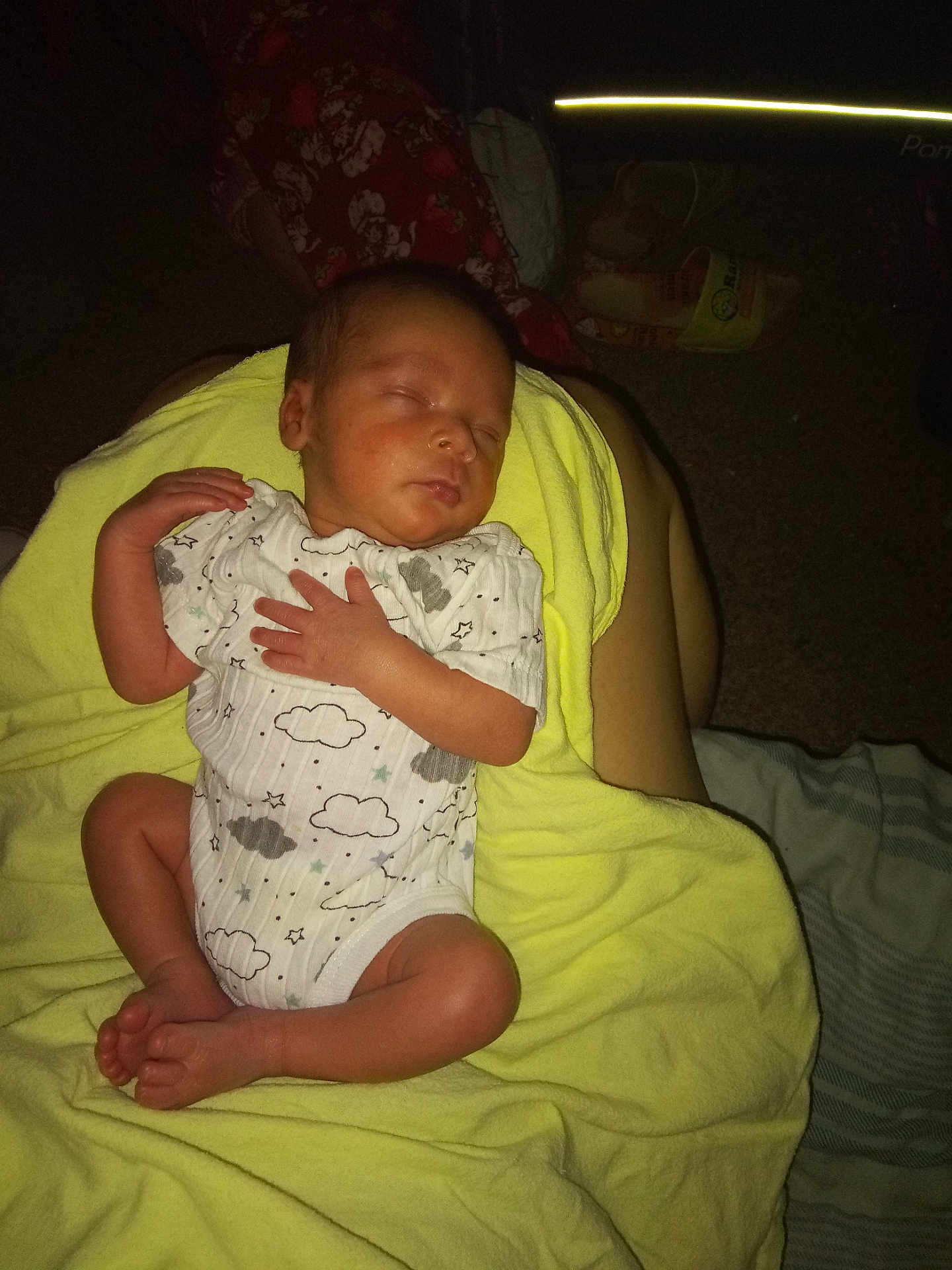 Jefphon is registered to the contest to win money with this photo: newborn, baby, sleeping, onesie, cloud_pattern, blanket, yellow_blanket, legs, indoor, cozy, infant, child, peaceful, resting, skin, foot, hand, person, nighttime, soft