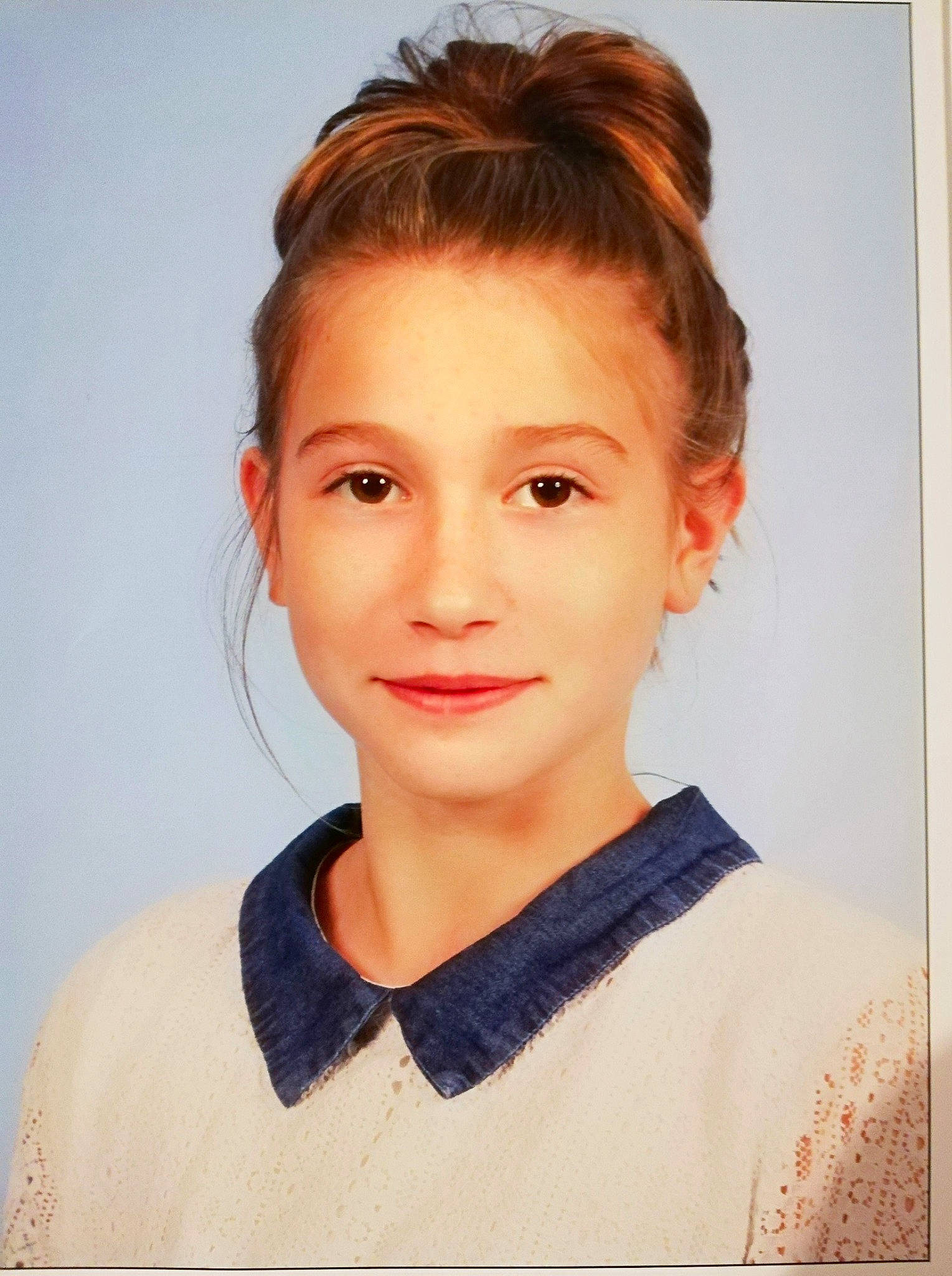 Lyne participe au concours pour gagner de l'argent avec cette photo : brown_hair, child_model, chin, eyebrow, face, forehead, hair, hairstyle, jaw, joy, lip, neck, person, portrait