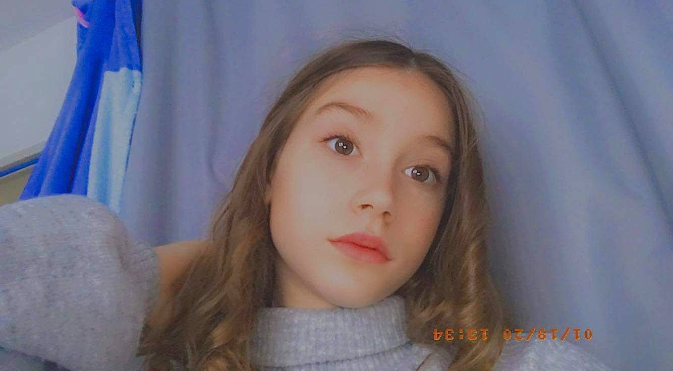 Lyne participe au concours pour gagner de l'argent avec cette photo : beauty, blond, cheek, child, chin, close_up, eye, eyebrow, eyelash, face, forehead, hair, hairstyle, head, iris, jaw, lip, mouth, nose, person