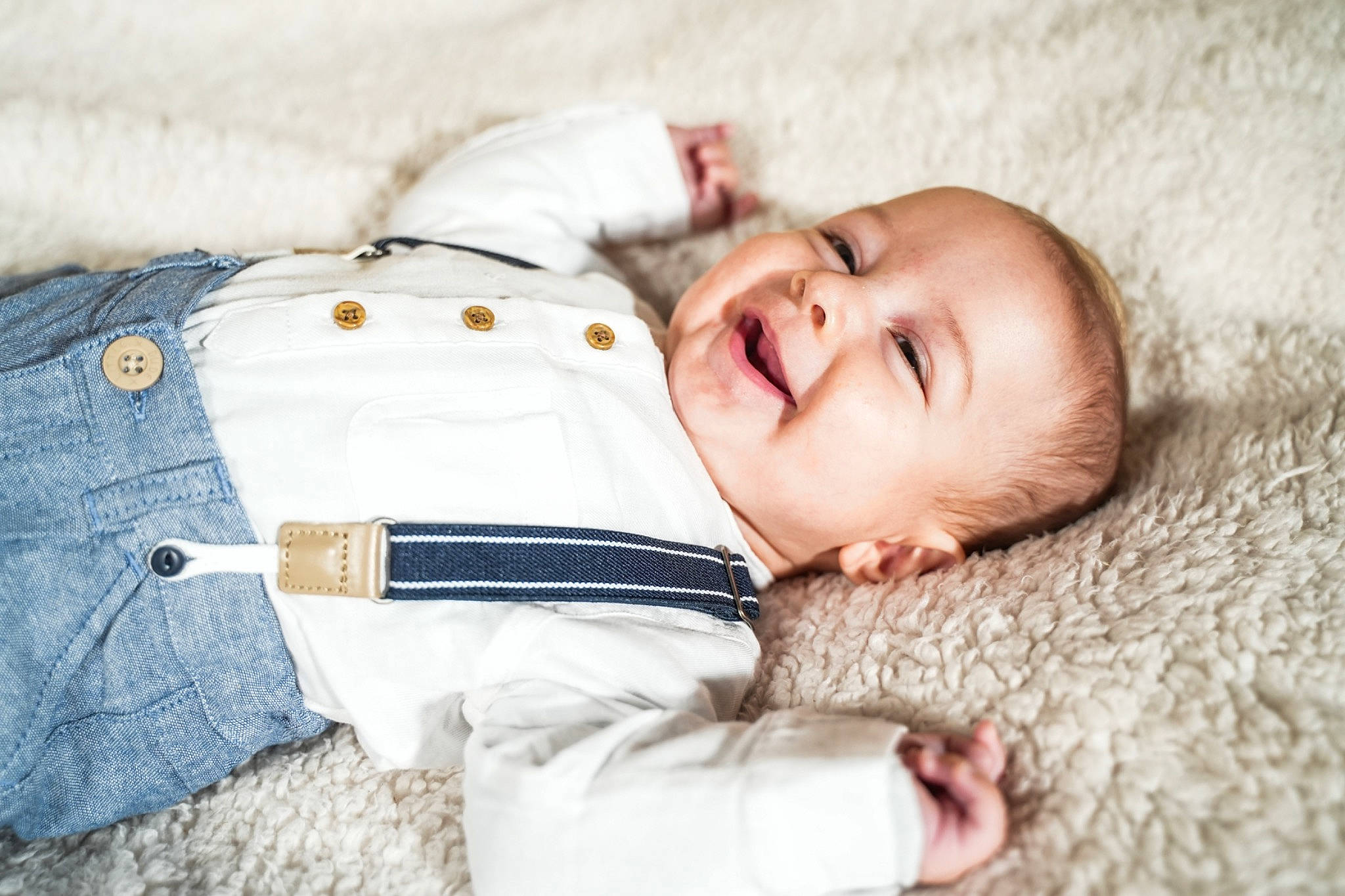 Vivien a rejoint le concours — aidez-le/la à gagner de superbes lots ! baby, baby_toddler_clothing, button, cheek, child, collar, comfort, fur, happy, linens, nose, pattern, person, portrait_photography, skin, sleeve, smile, textile, toddler, tree