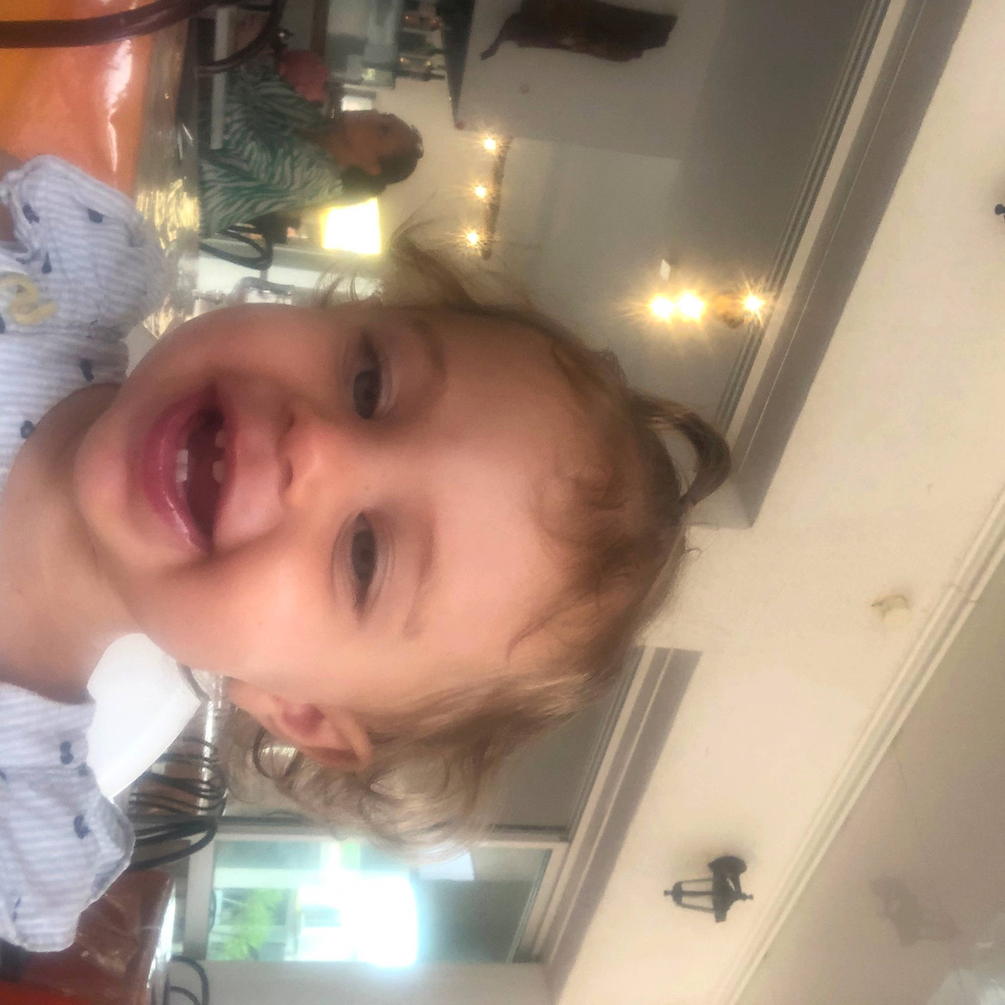 Danaë participe au concours pour gagner de l'argent avec cette photo : baby, cheek, child, chin, ear, eye, eyebrow, eyelash, finger, fun, hair, happy, iris, jaw, joy, light, mouth, nose, person, smile