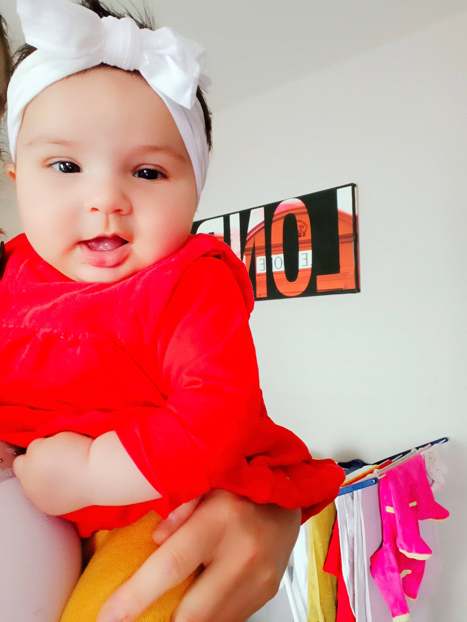 Sarah participe au concours pour gagner de l'argent avec cette photo : baby, baby_toddler_clothing, cap, child, facial_expression, fashion_accessory, font, fun, happy, headwear, knee, magenta, neck, outerwear, person, pink, sleeve, smile, t_shirt, thigh