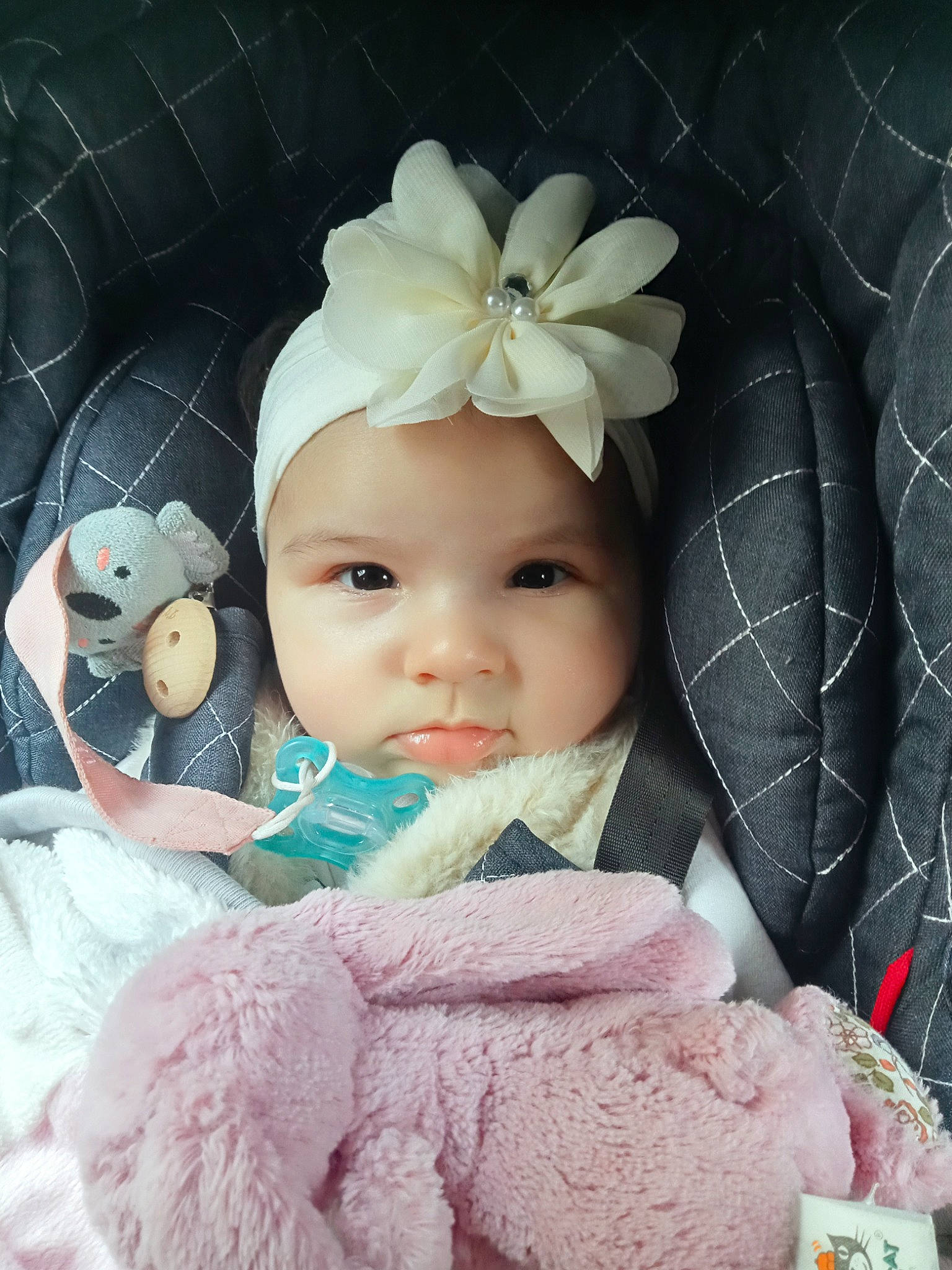 Sarah participe au concours pour gagner de l'argent avec cette photo : baby, baby_sleeping, baby_toddler_clothing, beauty, cap, cheek, eyelash, happy, headband, headgear, headpiece, headwear, linens, pattern, person, pink, product, skin, sleeve, textile