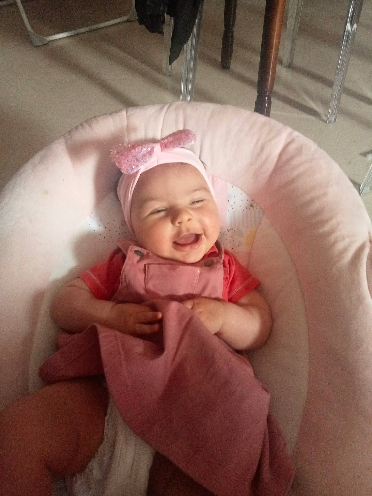 Sarah participe au concours pour gagner de l'argent avec cette photo : arm, baby, baby_sleeping, baby_toddler_clothing, cheek, child, comfort, eye, finger, gesture, headwear, human_body, mouth, nail, nose, person, pink, skin, smile, stomach